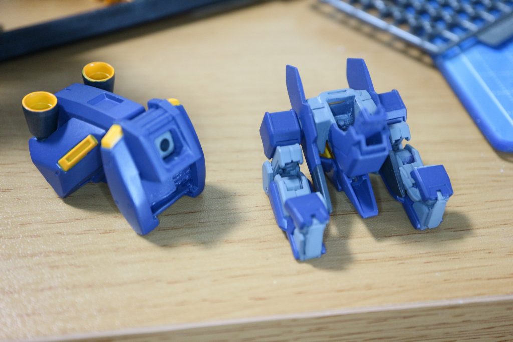 背部ブーストポッド&腰部サブアーム(なんか写真の色味がおかしい…)