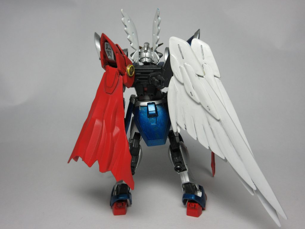 バック。
マントを悩んでいましたが、フェニーチェのビームマントがマントになってくれたのが本当に幸いしました。
羽はHGウイングゼロカスタムです。