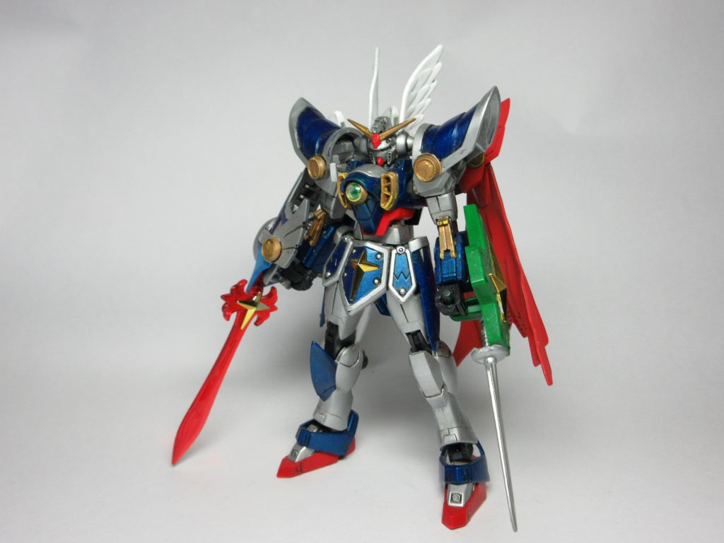 武器装備。
炎の剣はイラストだと左手装備ですが、大型化したので右手に装備しました。