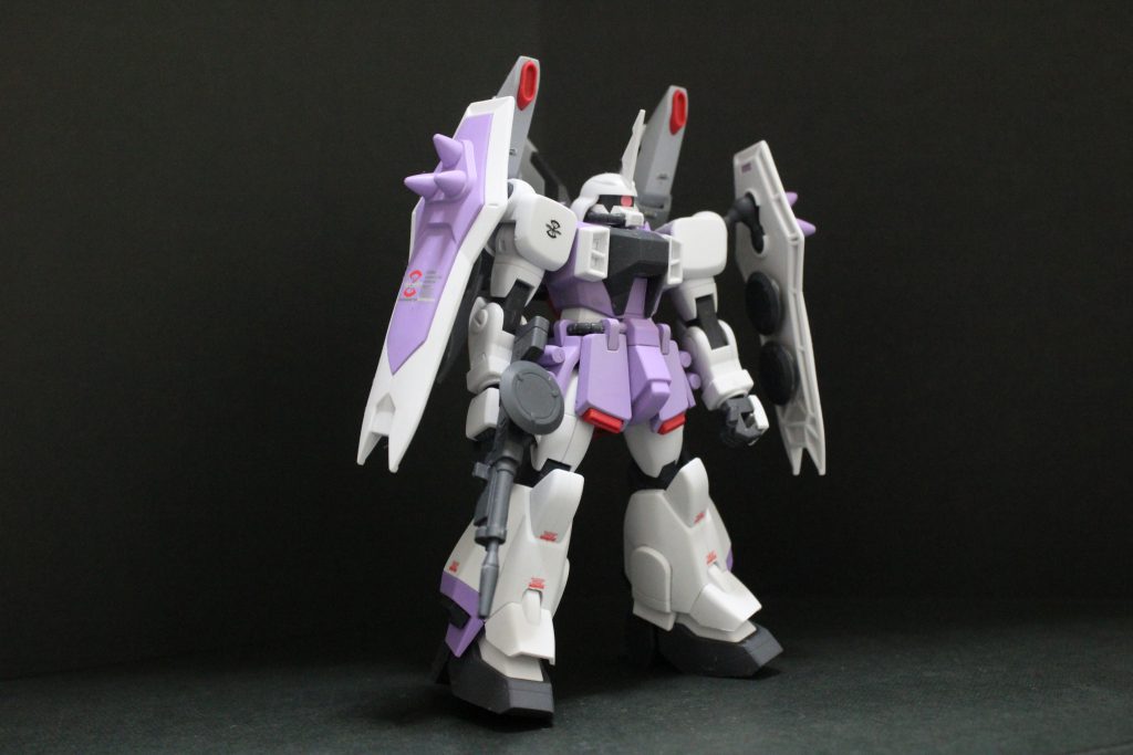 HGのほうは、MGのデカール作業に飽きたときに作っていました。