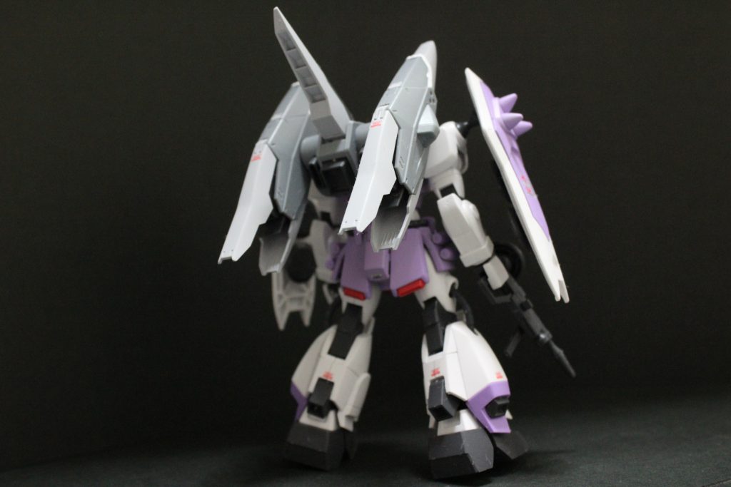 MGのもさして工作などしていませんが、
HGのほうに関してはもっと手抜きです。
ただ塗っただけなので…笑