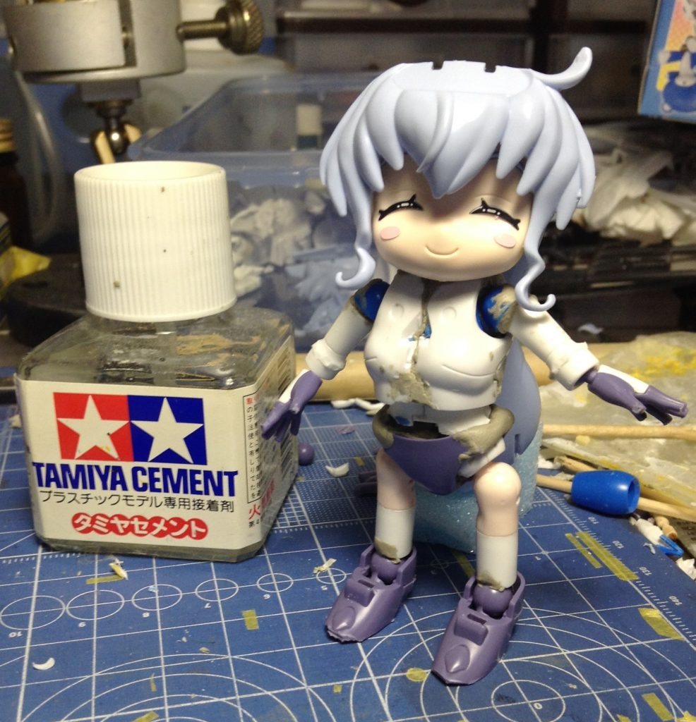 パンツを履かせて肩の関節を入れました。