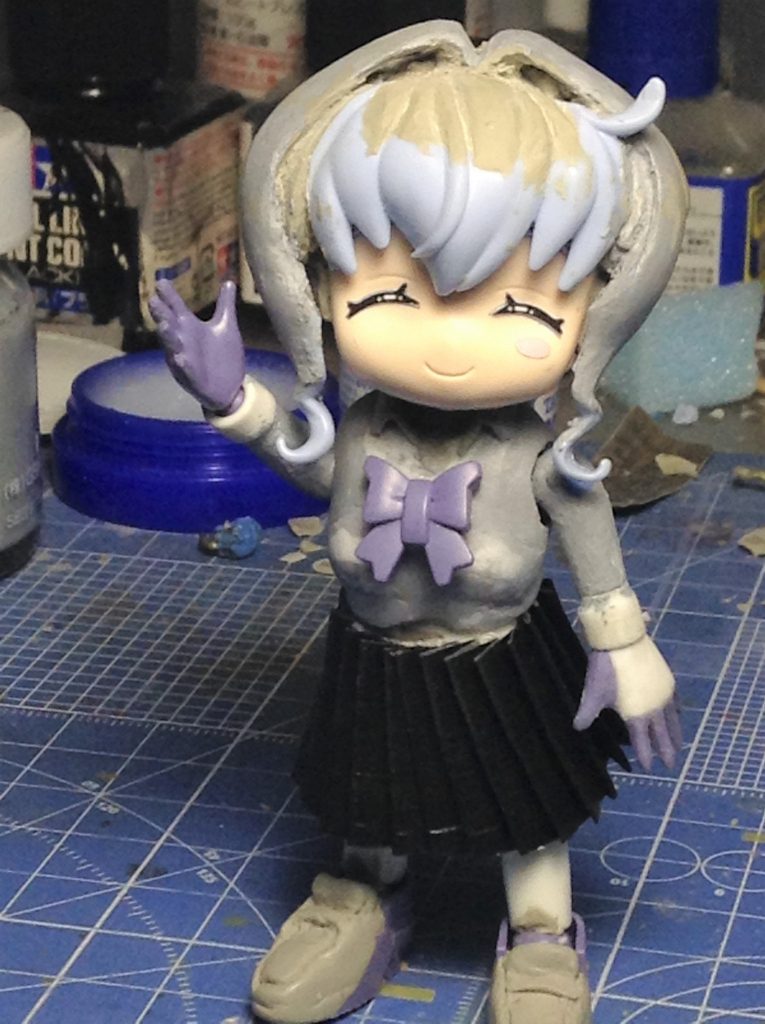 スカートを製本テープで試作してみました。このあたりから、女子高生風にきめていきました。