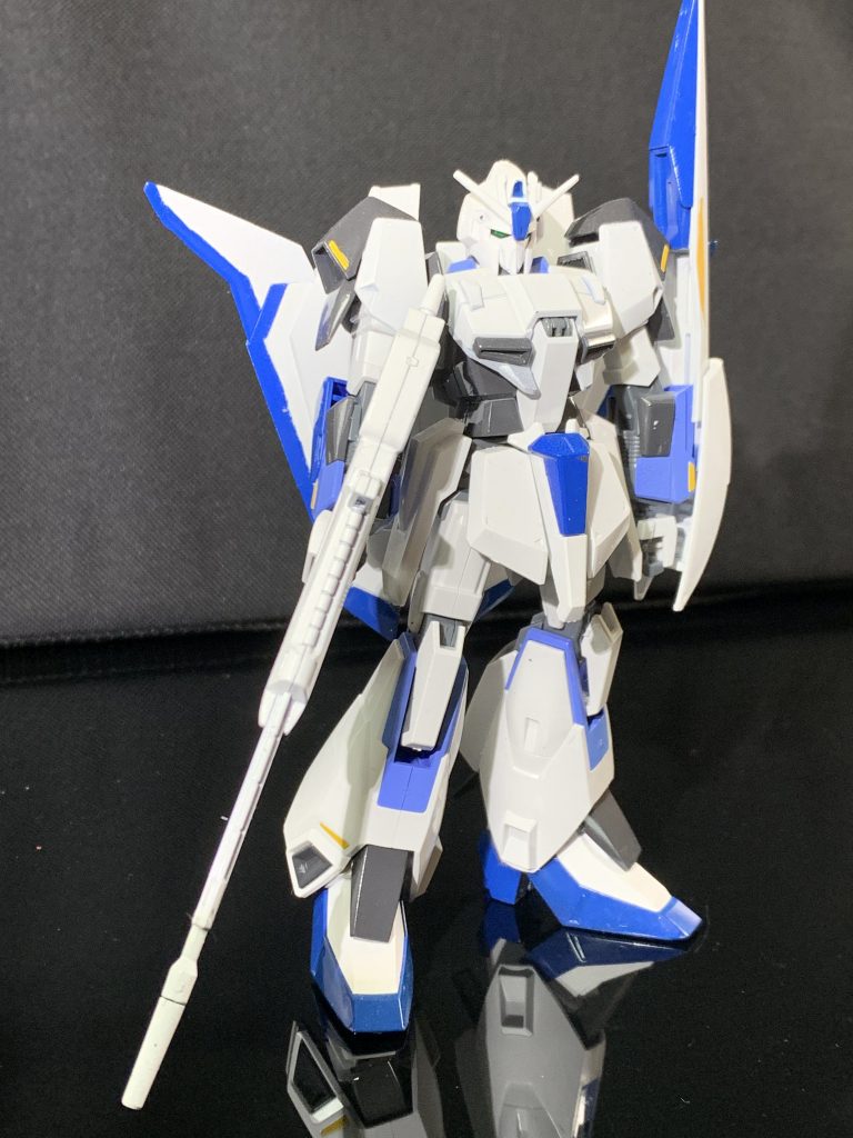 立ち姿。白いです。ただ白い。