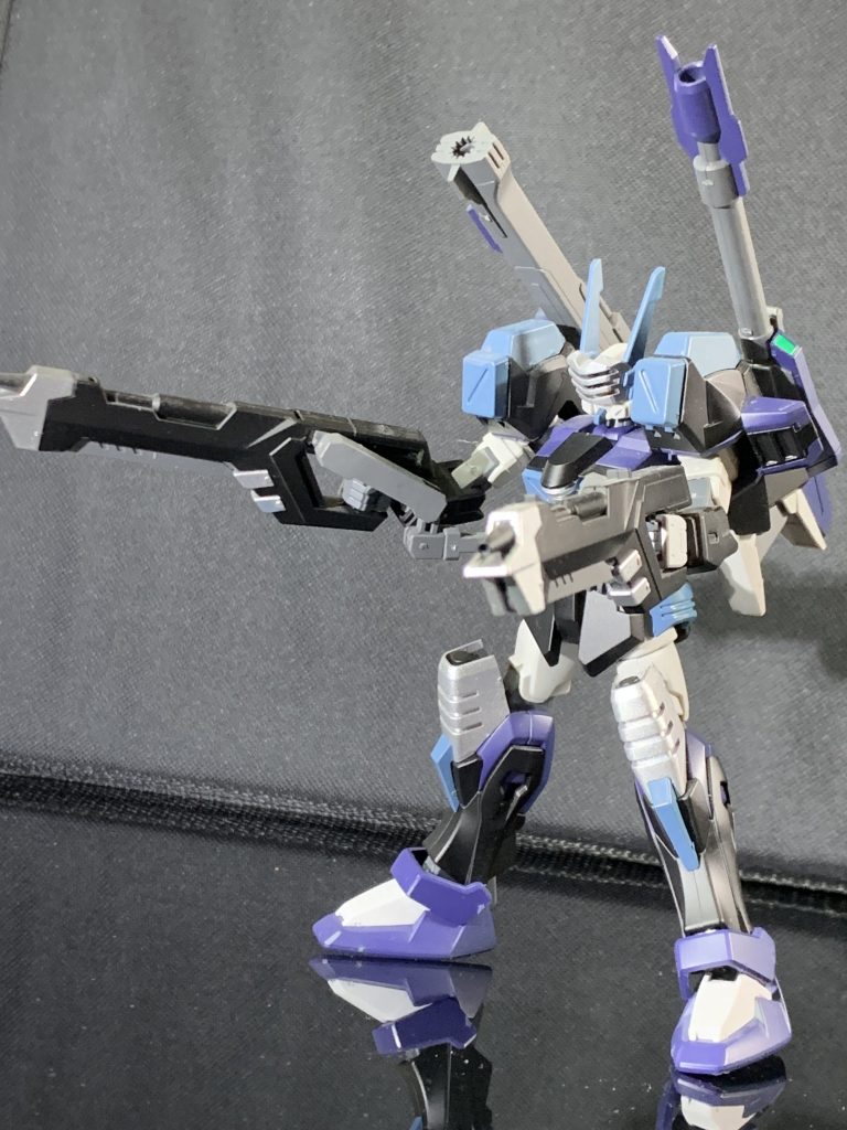 黒をベースに寒色系で。