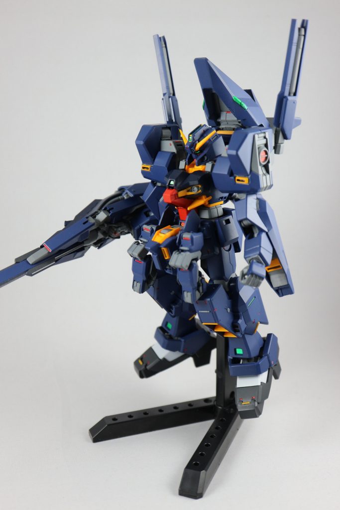 全身。スタンド使用してますが一応自立可能