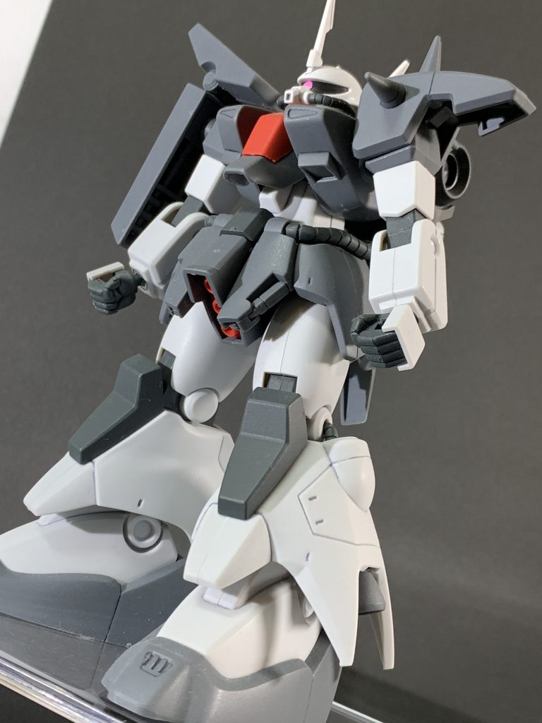 普段はガンダムばかりいじってるのでうちにある中でザクは珍しいです。