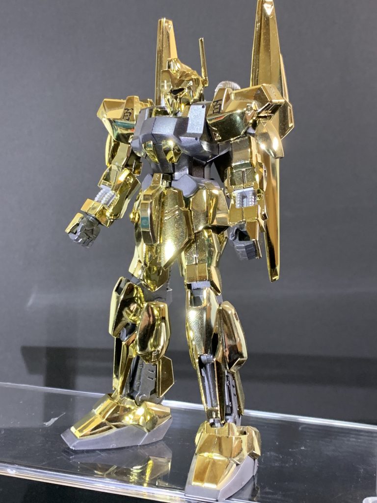 メッキギラギラ。まぶしいです。