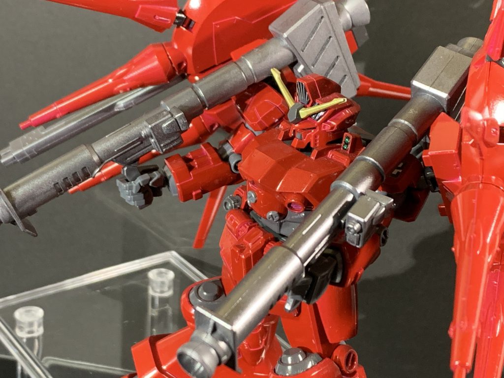 アトミックではないですがやはりバズーカが様になります。