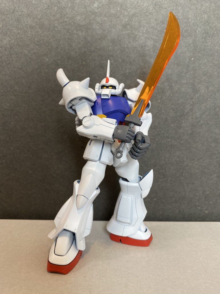 ラル「連邦の白いモビ… ???」
目の前にいるのは白い…グフである。カラーリングはともかく、そのシルエットはガンダムとは似てもいない、紛れもなくジオンの血統のモビルスーツだ。
良く見れば自分の座っているコクピットも見覚えがないものになっている。
「まさかな…」