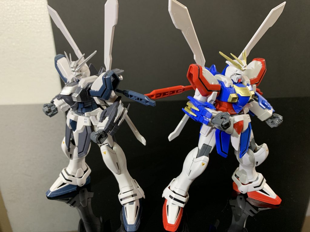 通常のゴッドガンダムと。プロポーションも違って見える不思議。