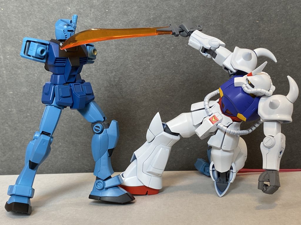 戸惑いが生む一瞬の迷い。両腕を切断されるラルのガンダム。
… … …
「小僧、自分の力で勝ったのではないぞ。 そのモビルスーツの性能のおかげだ という事を忘れるな!」