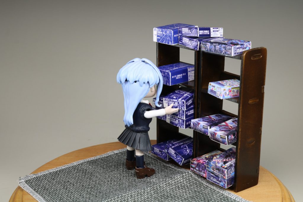 通常カラー、ティターンズカラー、
レジオンカラー、フルドドのラー用
あと、予備・・・
大丈夫! これは必要と判断したサラちゃん