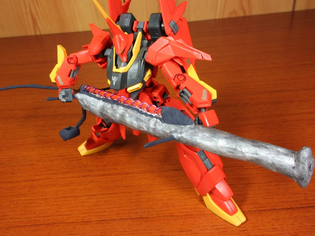 構えるとこんな感じ。
それでは、早速変形します。
ナッター上部にセットして……