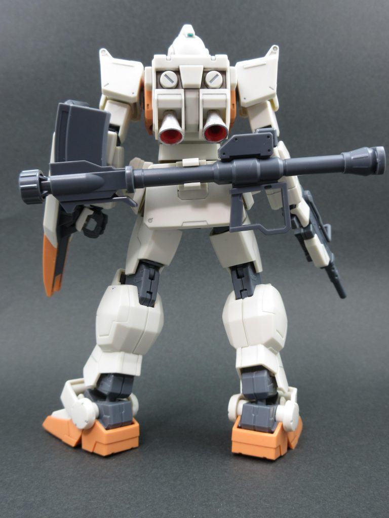 武装装備背面
ロケットランチャーを腰にマウントできます。