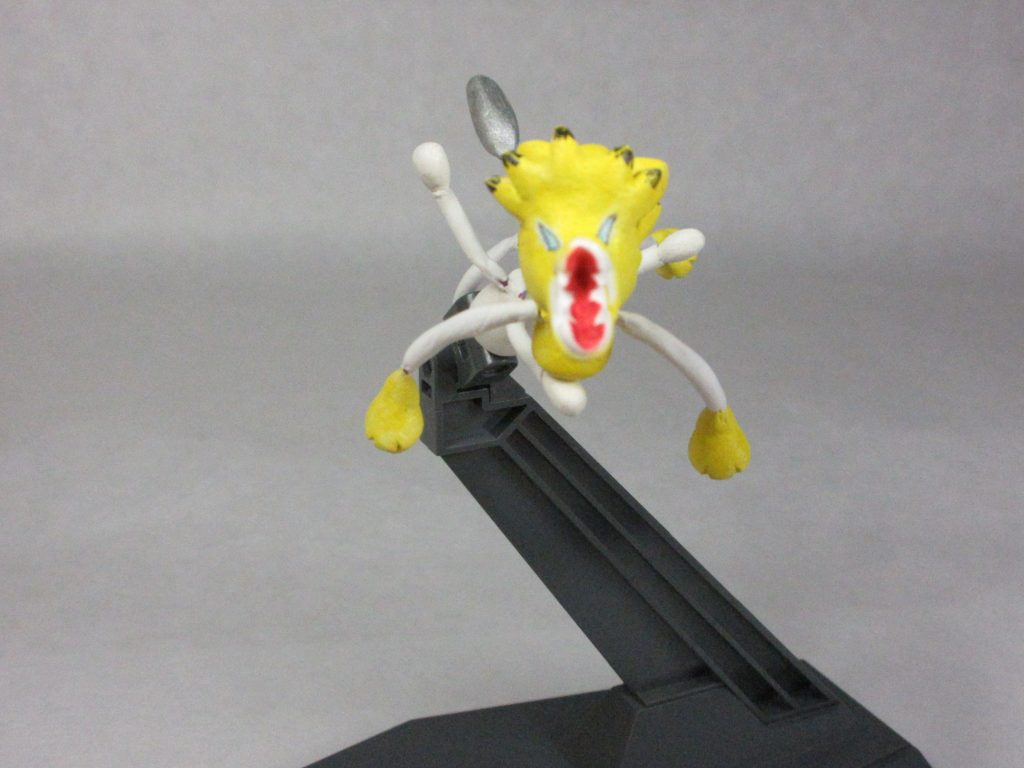 飛びかかるっ！