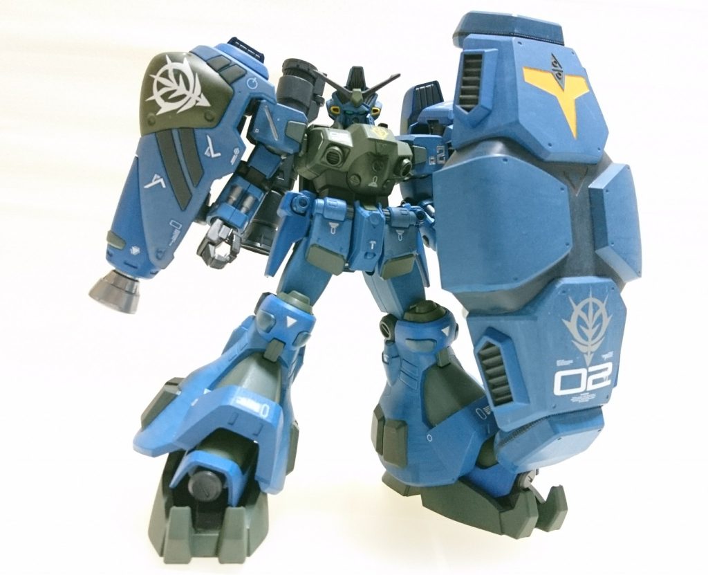 【フロントビュー】
本体カラーは
・ブルー＋ファントムグレー
・ジオングレー
をメインに塗り分けました。