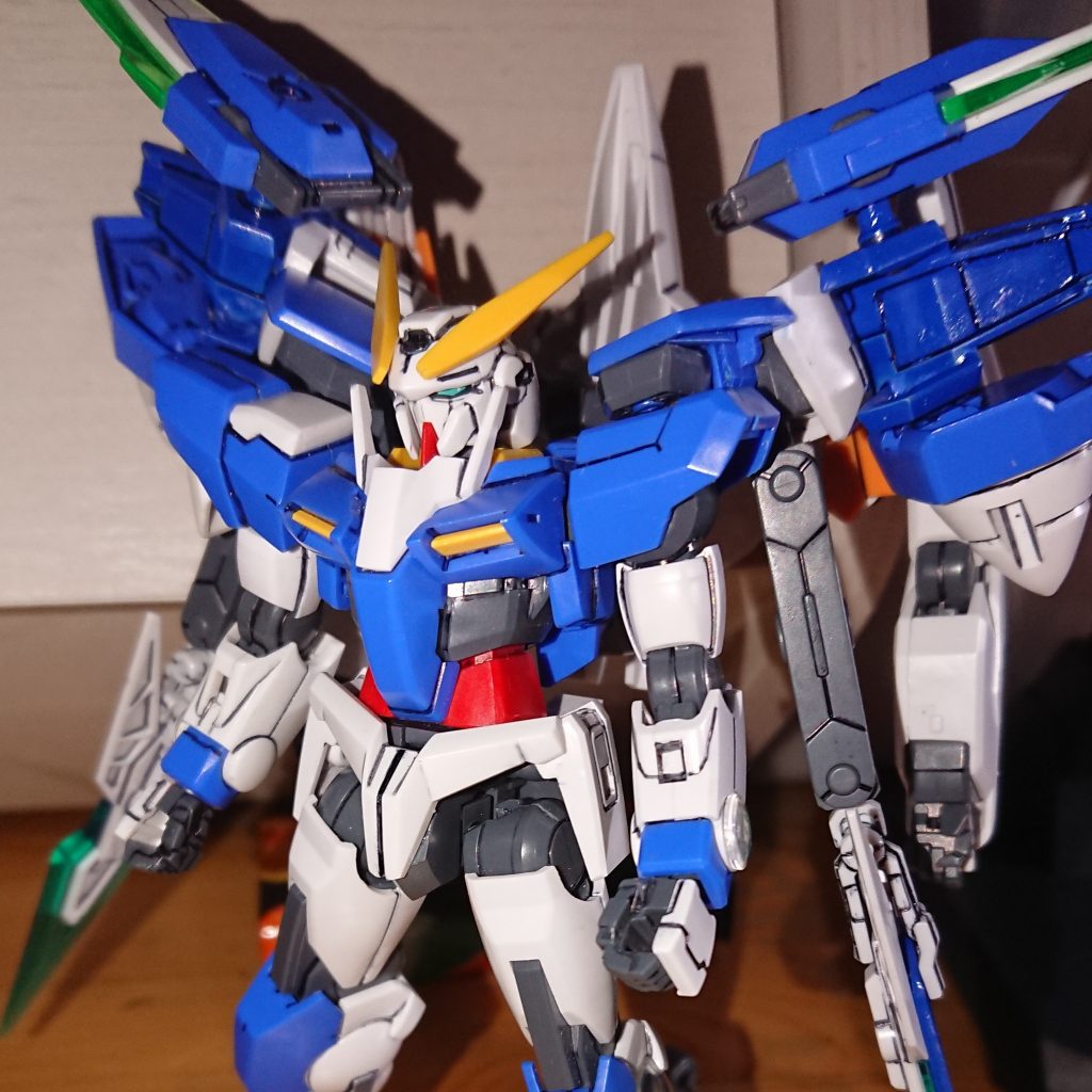 片方の腕がまだダブルオークアンタの時あまり塗装をしていないとき