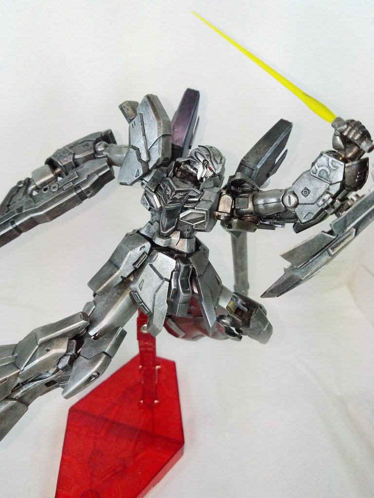 ビームサーベルで、迫る感じ❗