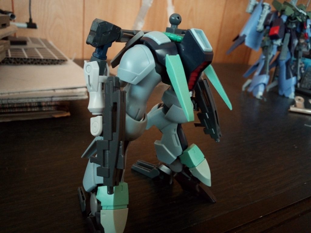 サブ腕周りの初期案です。
今の形に落ち着いて良かったと思います。正直これだと寂しすぎる；