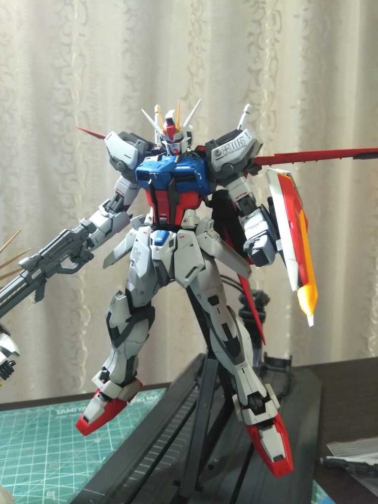 おまけ。エールストライクガンダムにも当然できます(^-^)
細かい改修過程や完成写真はブログにもアップする予定なので良かったら見て頂けたら嬉しいです。
次はMGザンライザーをUPできたらと思います('ω')ノ