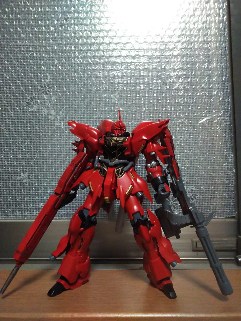 武装のデパートっぷりを遺憾なく発揮するシナンジュ。これがシャアザク塗装になると思えば、なんかこの投稿自体がこのカラーでのシナンジュの遺影に思えてきて…(泣)