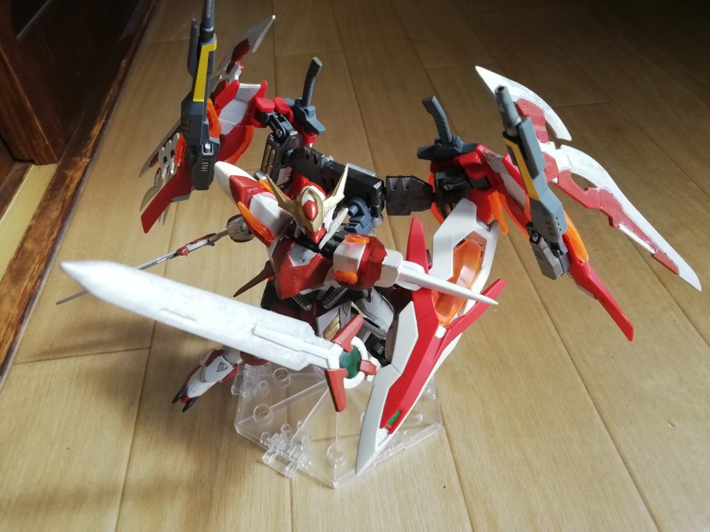 双剣、GNヴォルフラム!
画像はありませんがルプスの後腰部にぴったりハマったフォーエバーのファンネルラック?にジョイントを足して付けたダイバーのGNドライヴに剣をしまってます。