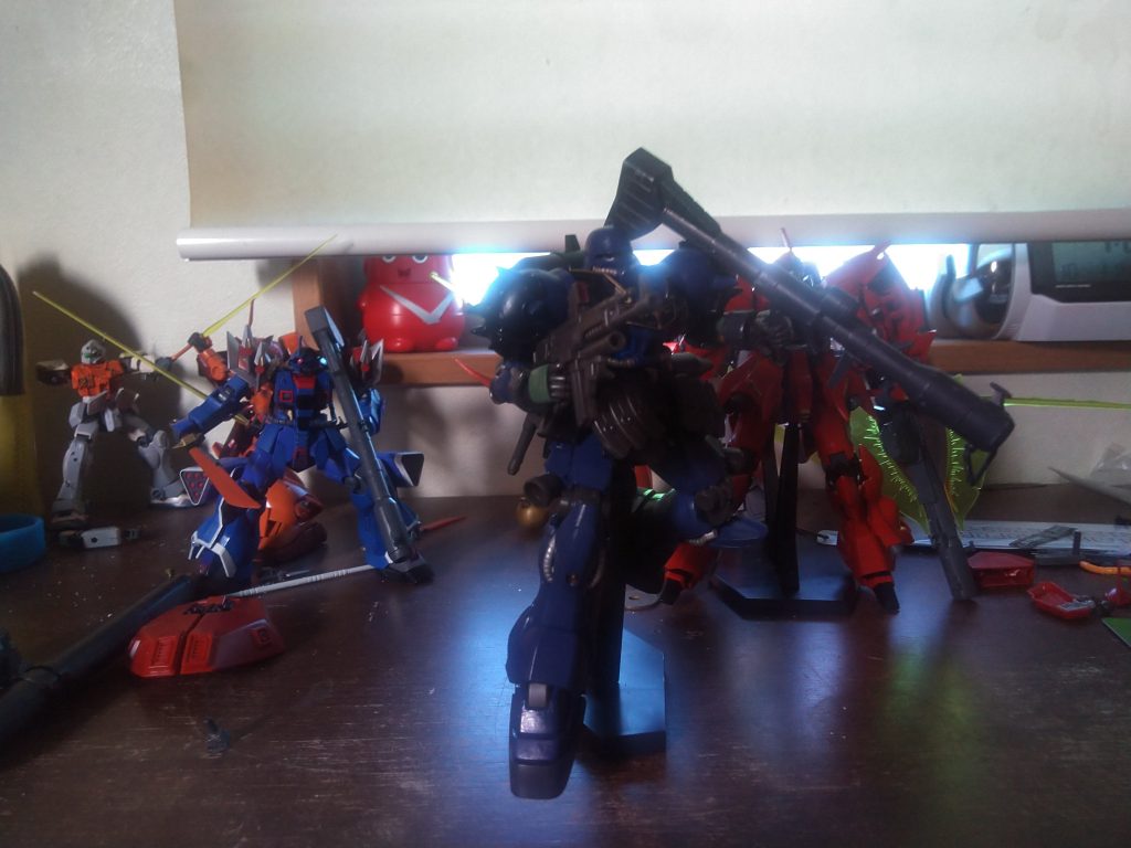 左腕と右手は応急修理で賄った為、元機体のカラーのままです。ちょっとそこ、面倒くさかったからとか図星なこと言うなよｗ