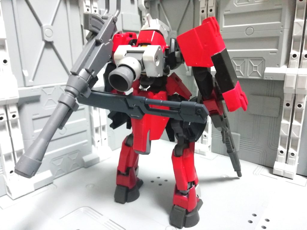 バックショット。片刃式ブレードは腰にマウント