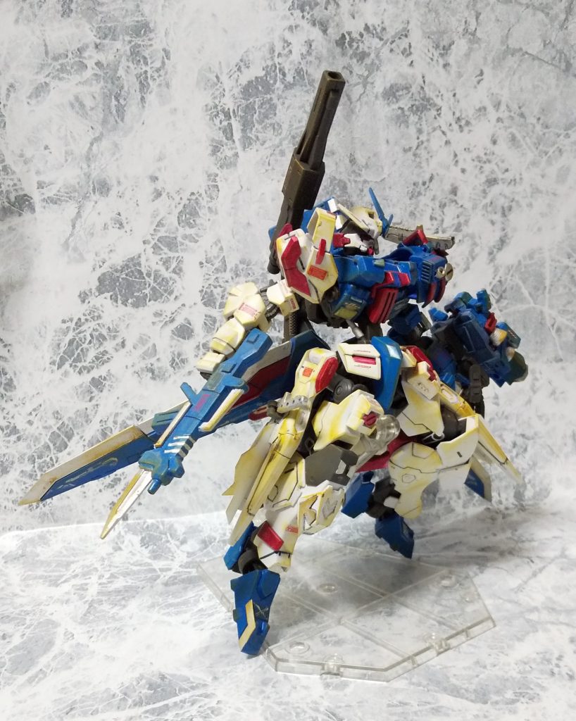 水平尾翼を展開し、高機動モードへ。