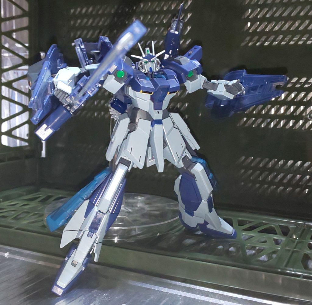 正面。
ロングブレードでの近接攻撃!…ライフルの銃身への負荷は大丈夫なんですかね?