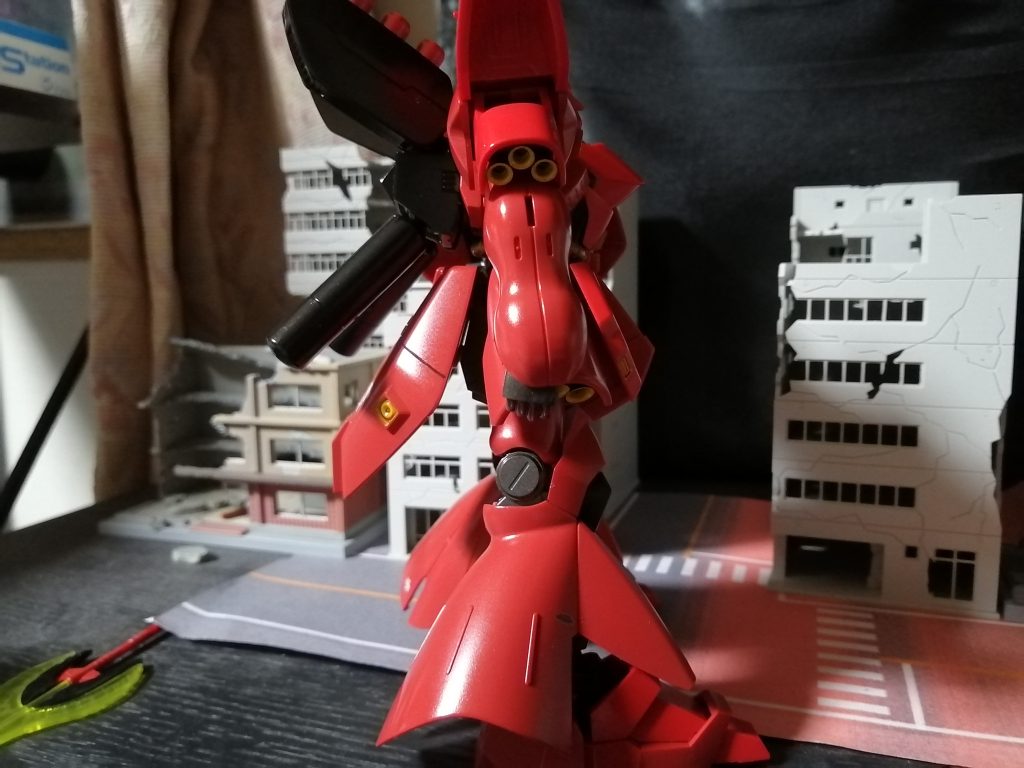 サザビー–4枚目/制作者：新人メカニック