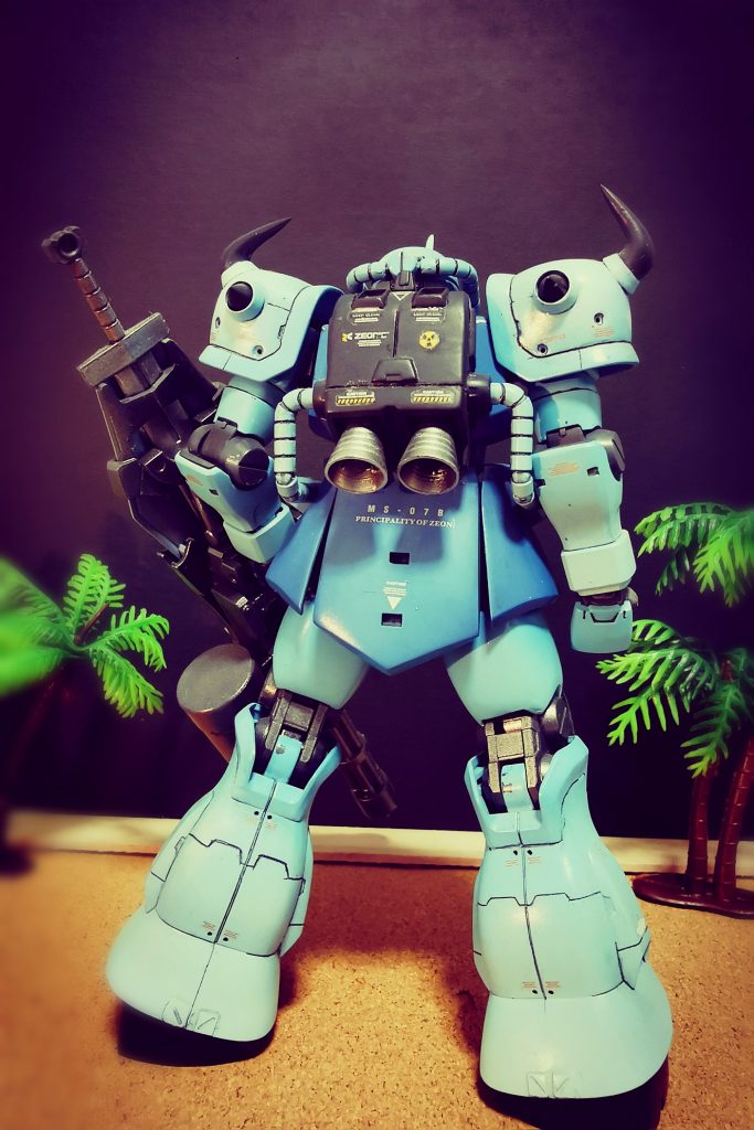 初グラデーション塗装、エアブラシが恋しい…
左の合わせ目割れ（泣）