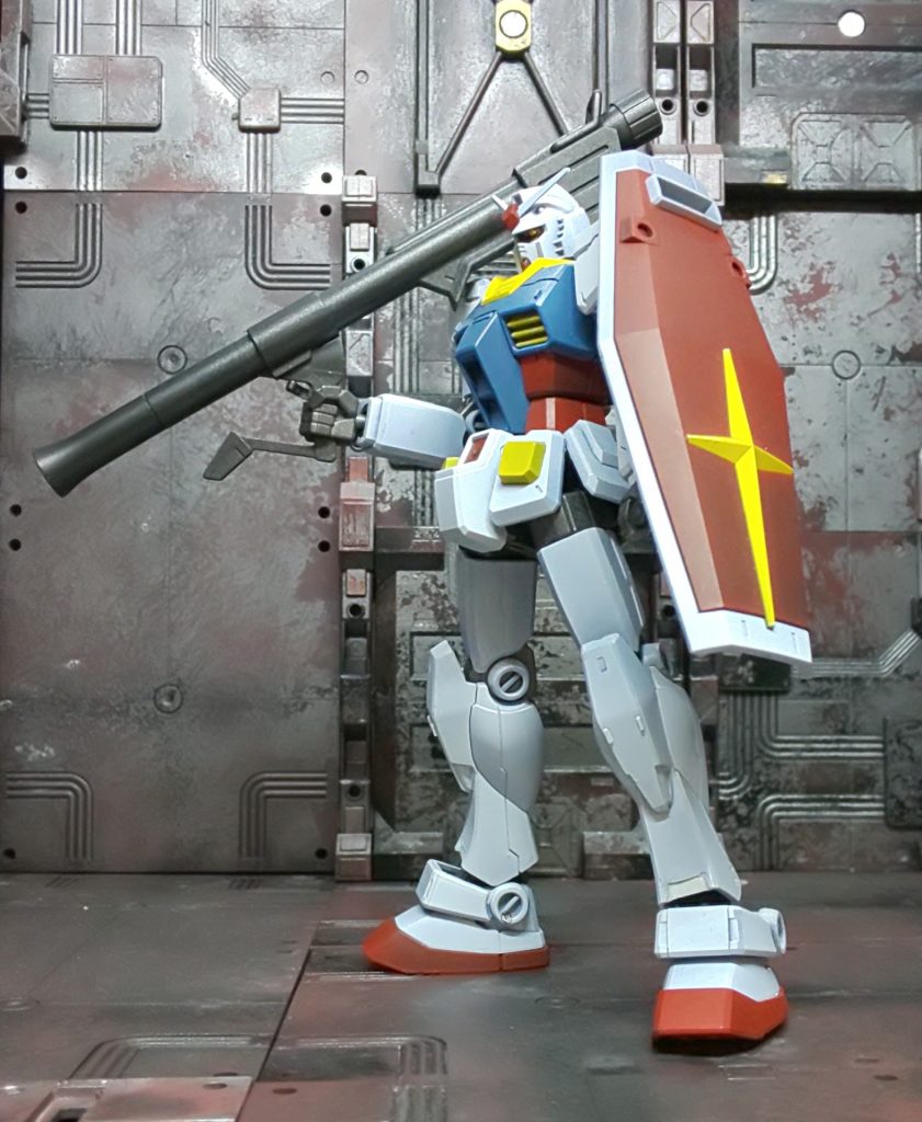 白い悪魔!ガンダムはこの角度がええ♪
