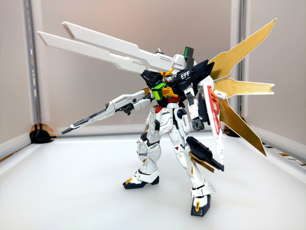 背面に搭載された連装型大出力砲。GXのサテライトシステムを強化改良した「サテライトシステムMk-II」を搭載しており、リフレクターの大型化による集光率の向上、エネルギー容量の拡大、エネルギーラジエータープレートによる冷却効率の向上によって、GXのサテライトキャノンの数倍以上の威力を持つ上に連射も可能となった・・wikiより