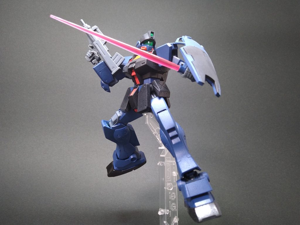 説明書を参考に。
応戦中って感じがしていいポーズ