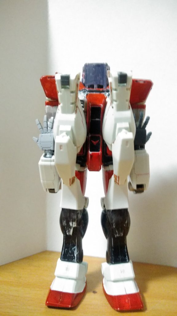 合体完了です。車がモビルスーツの頭部兼コックピットの役割をします。