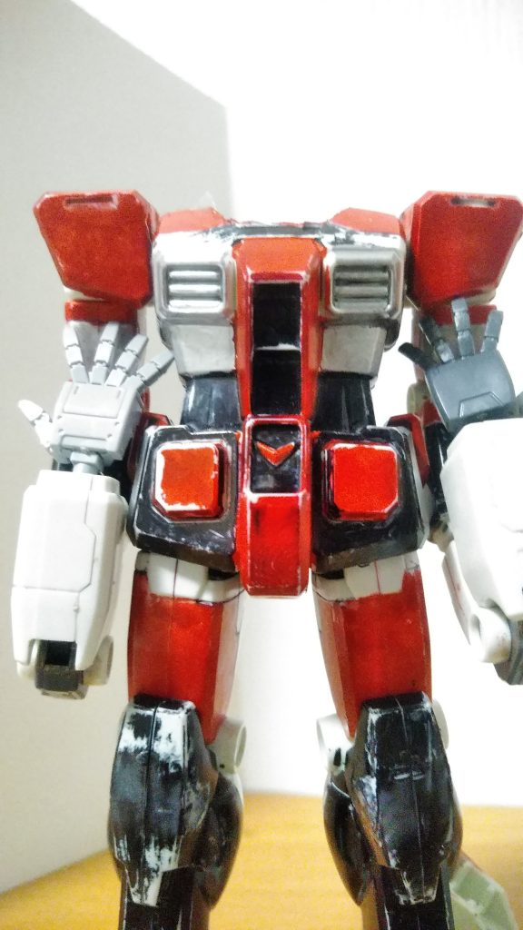 ボディのメインの部分はFGガンダムで構成されています。
首周りと、胴体の中と、バックパックを切り取っています。