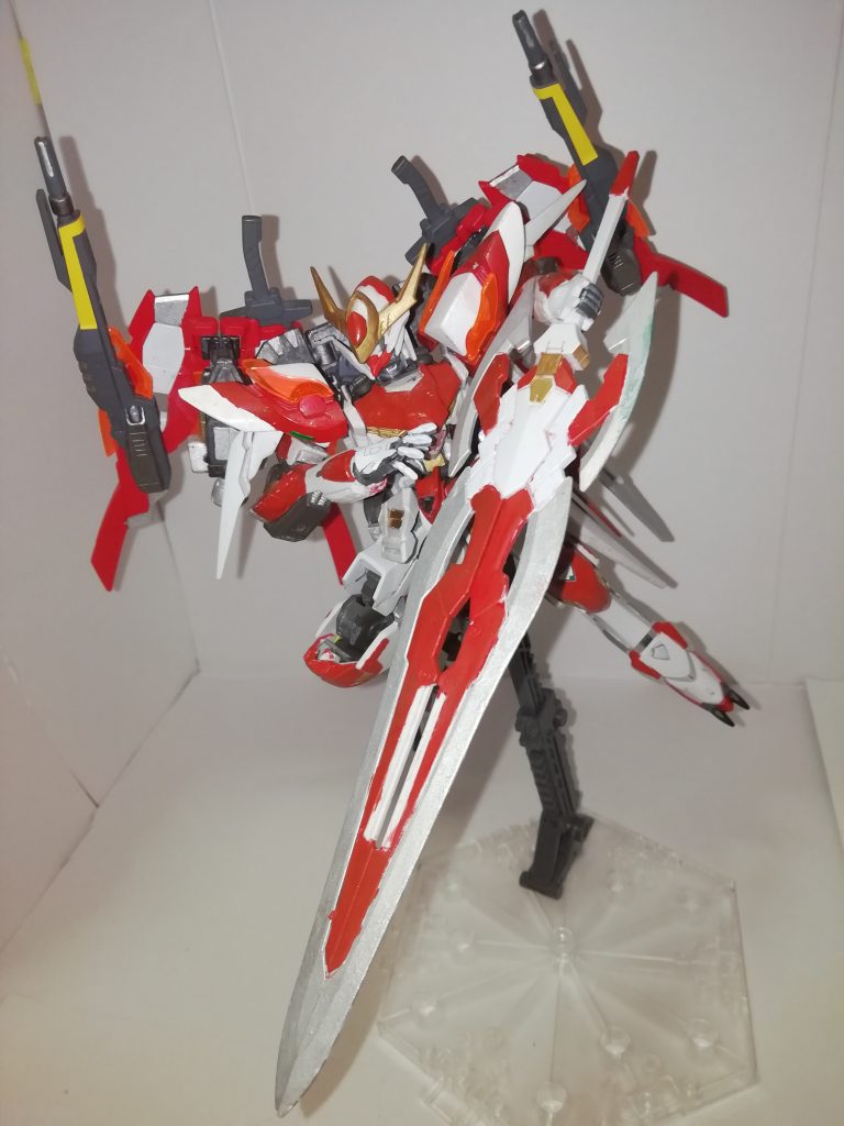 必殺の剣、ディバイン・ブレード!
言ってしまえばフェザー・ブレイドなんですが、あくまでオリジナル武装のイメージなのでネーミングもそんな感じに…!