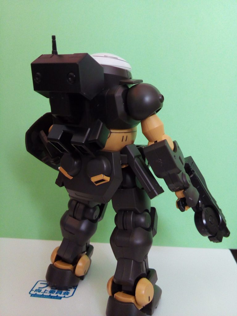 後姿からも独特なのが分かります。