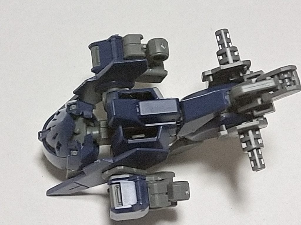 胸の中がないので頭と股間のアーマーは中ぶらりんです
↓このほうが、わかりやすいかな?