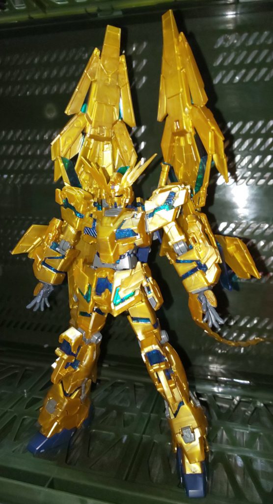 キットには武器持ち手しか存在しない為、次元ビルドナックルの丸平手を使用しました。