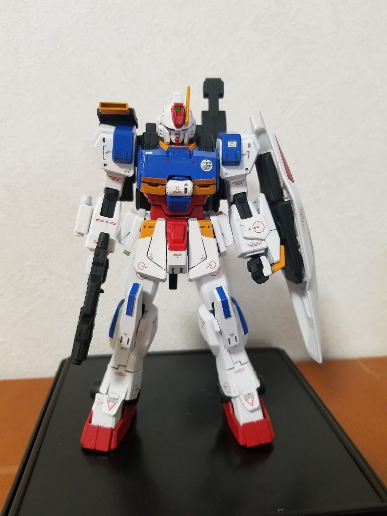 正面、腕のパーツは一部肩へ。ビーム照射口をイメージ