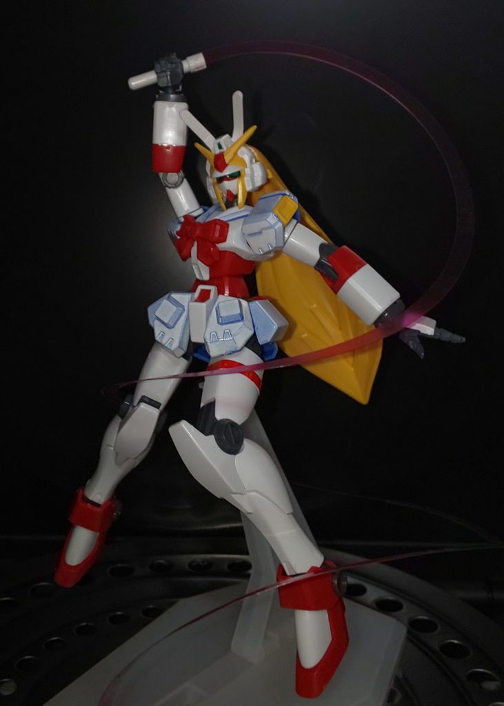 頭部の追加アンテナは、九の字に折れた良い感じのランナーを加工して接着しました。