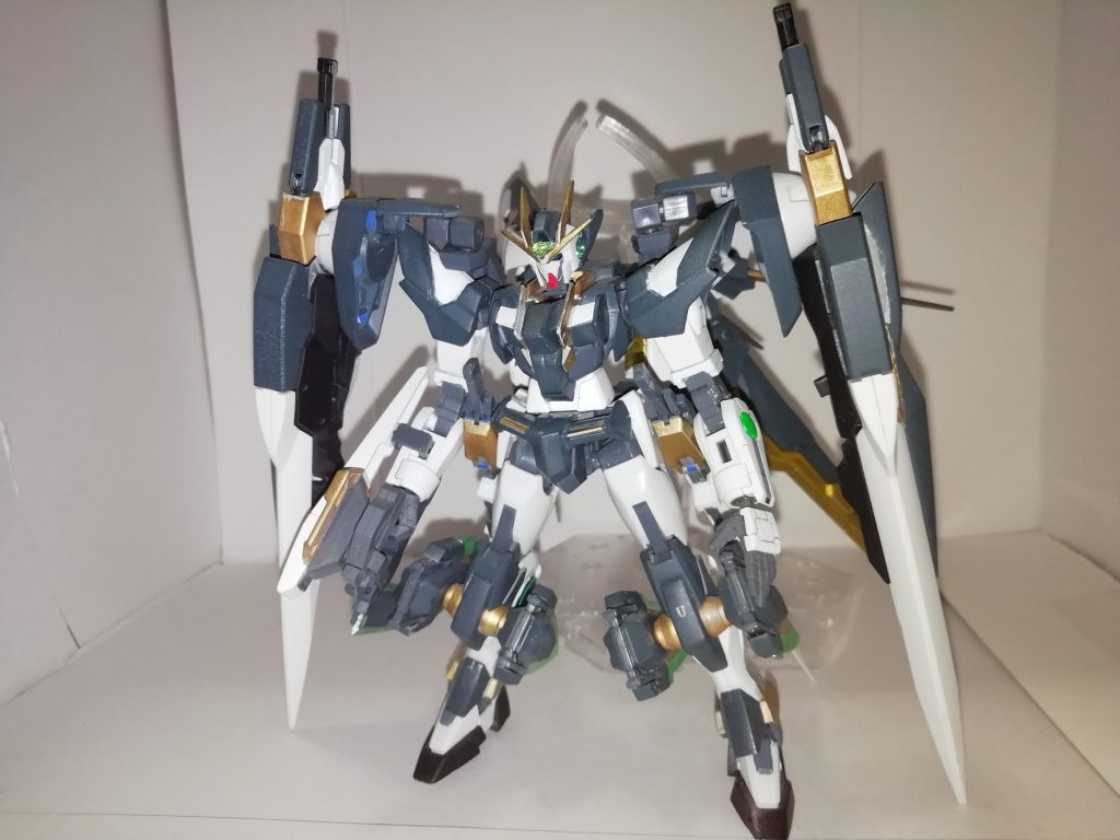 まずは素立ちから。ドライヴ裏側が青かったりするのは仕様…？←