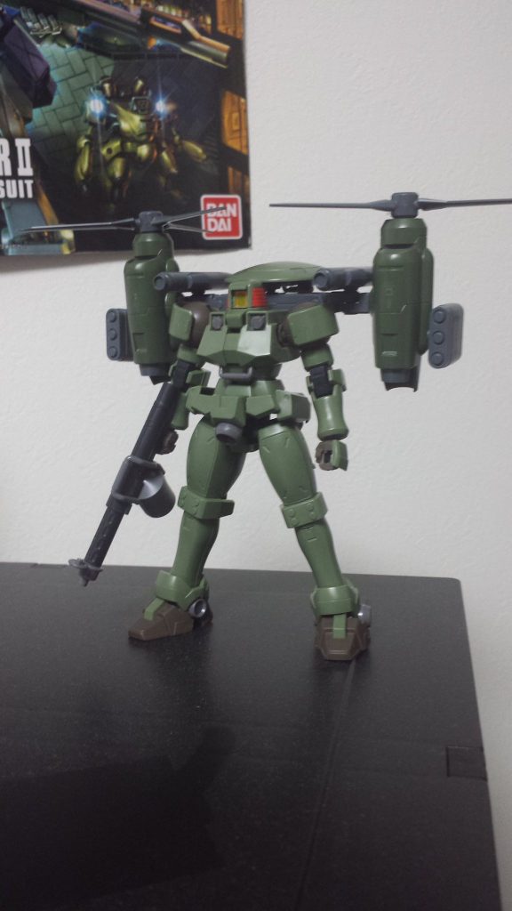 ~リーオー・アサルトカスタム~
『新機動戦記ガンダムW』に登場するリーオーを改造した『リーオー・アサルトカスタム』
素体の良さを活かしつつ、改造パーツのミキシングだけで好みのカスタムを施した結果、機動力と火力に特化した武器類の調整や、多様な武器を搭載した飛行ユニットにセンサー系を追加して装備させたことにより、広範囲での活動が可能となった。
ダイバー初心者でも扱いやすい仕様に作られている。