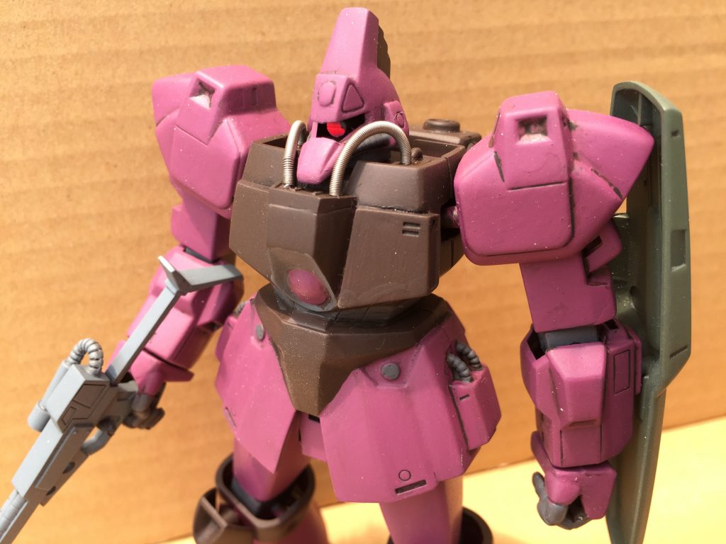 頭部両側のパイプは、付属のビニールチューブをなくしてしまったのでパイプスプリングで代用しました。ちょっと硬い感じになったので、次に作る時は違う素材を検討したいです。