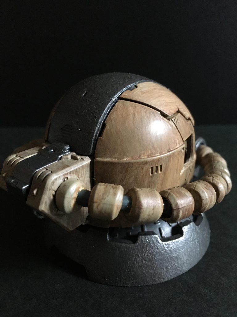 台座にも少々細工を施しました。