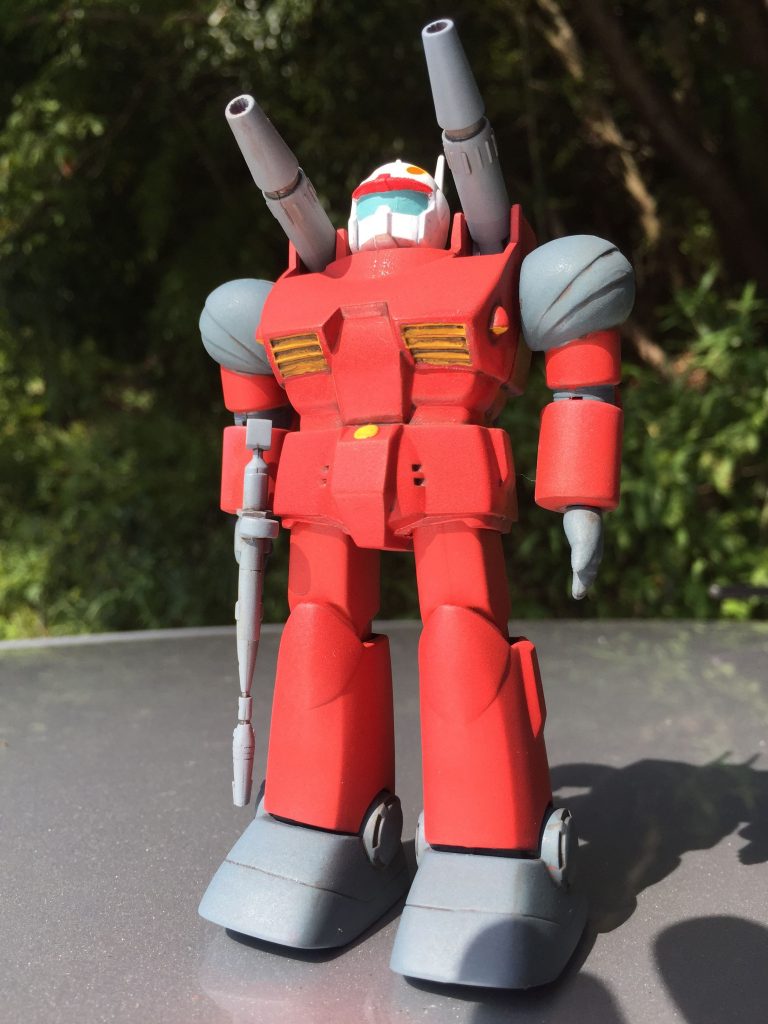 確か劇場版2「哀戦士編」でシャア専用ズゴックの背中に小さなノズルが書き足されていて、このガンキャノンの脇のノズル状パーツを流用するのが流行りましたね(笑)。