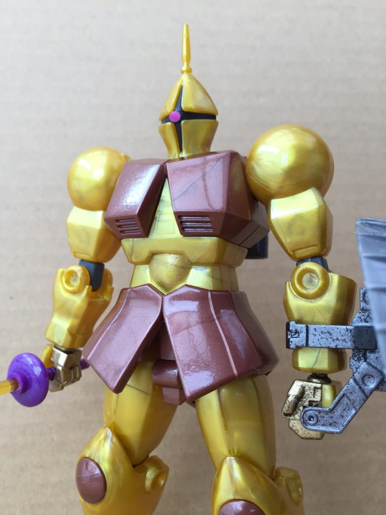 実は中古でHGUCギャン1体分ぐらいの値段だったので買っちゃったんですよね(笑)。
例によってモノアイは2mmプラ棒だと思います(忘れている)。